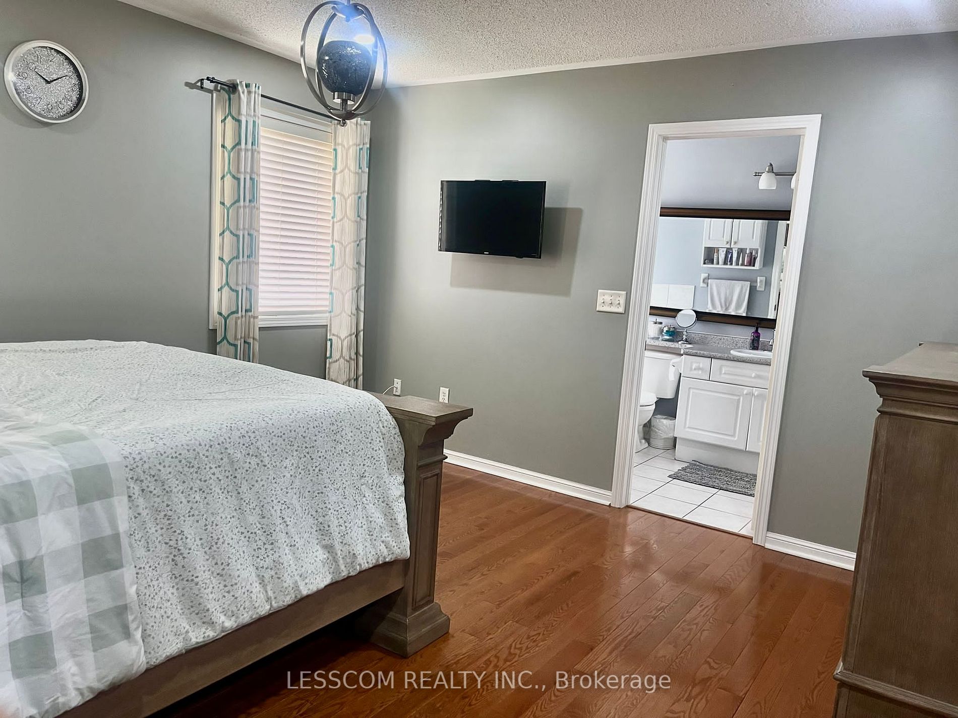 4 Cogswell Cres
