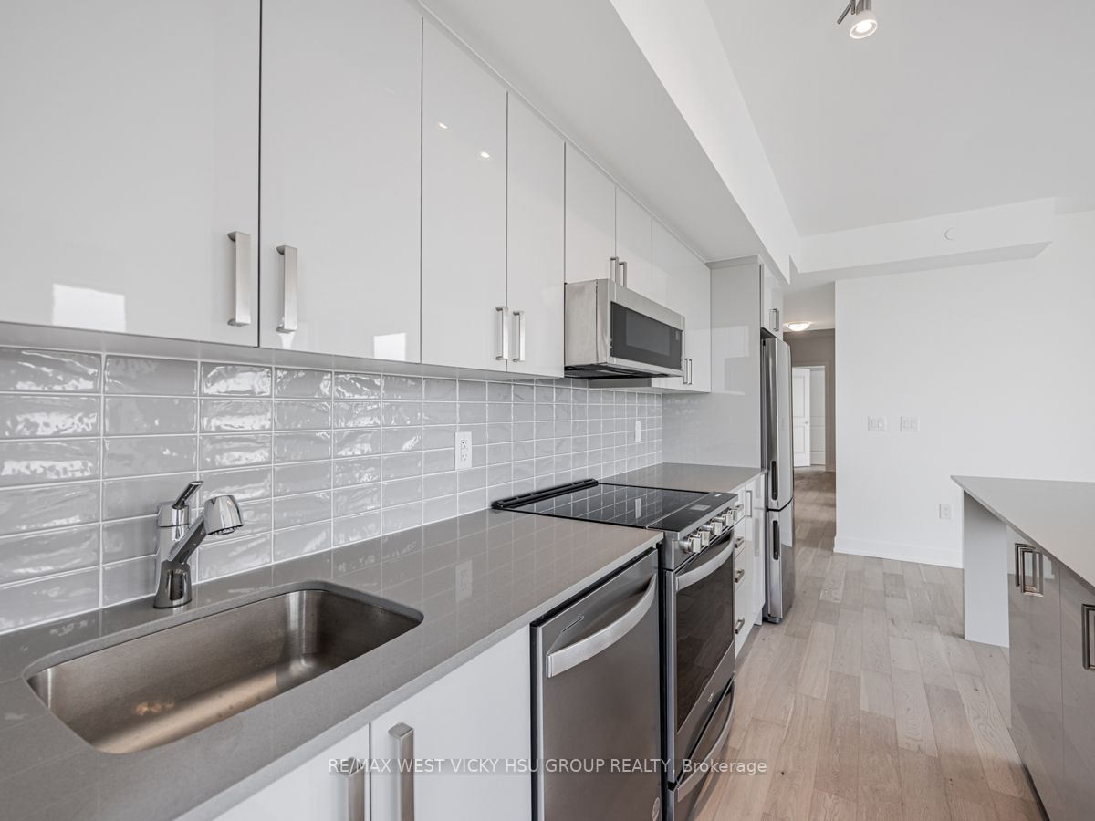 1063 Douglas Mccurdy Comm Circ, #1006