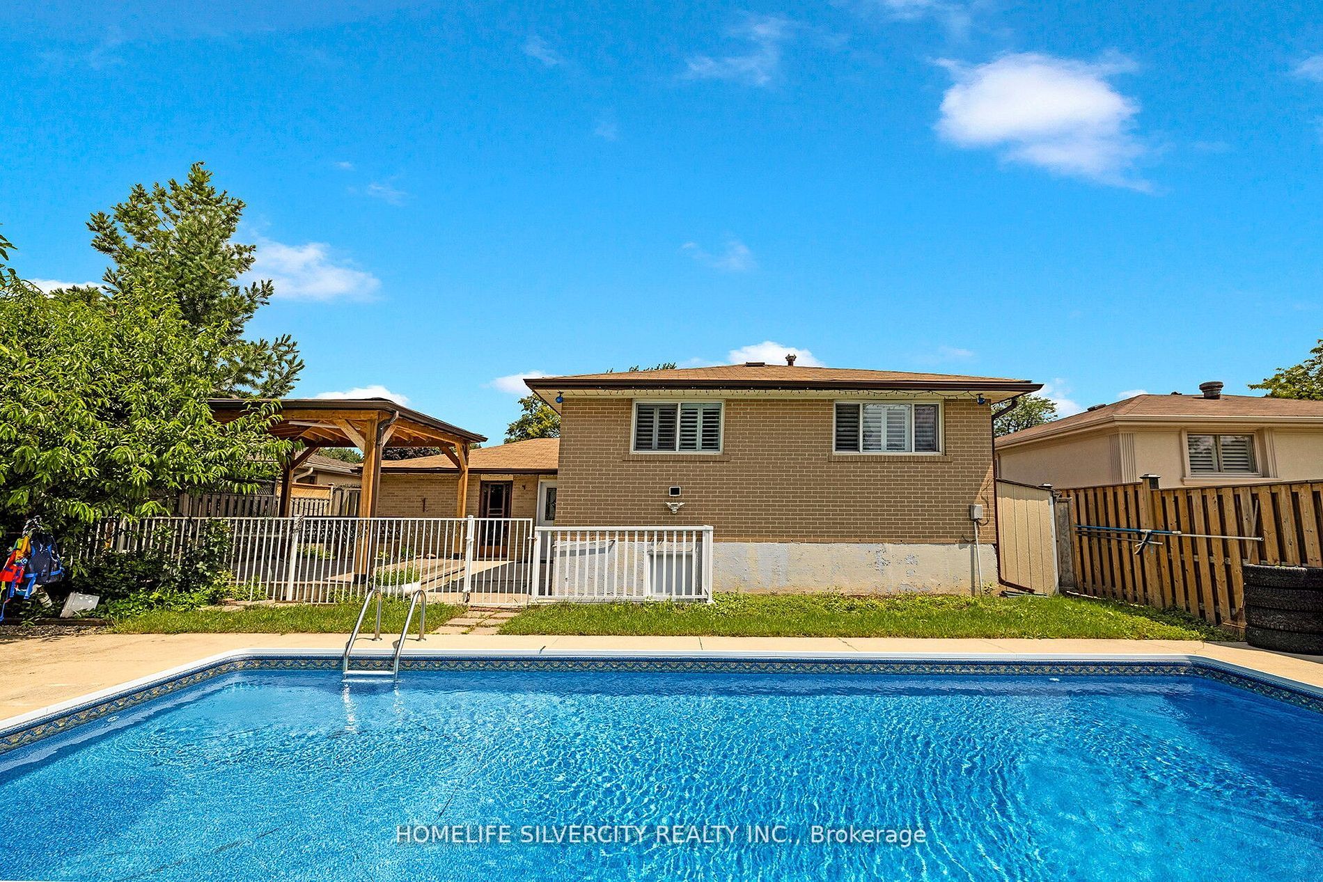 38 Inglewood Dr