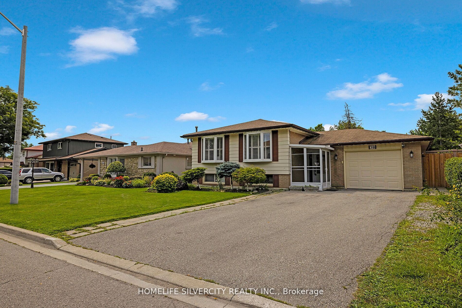 38 Inglewood Dr