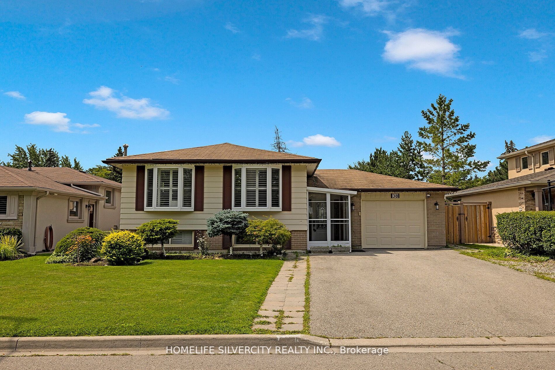38 Inglewood Dr