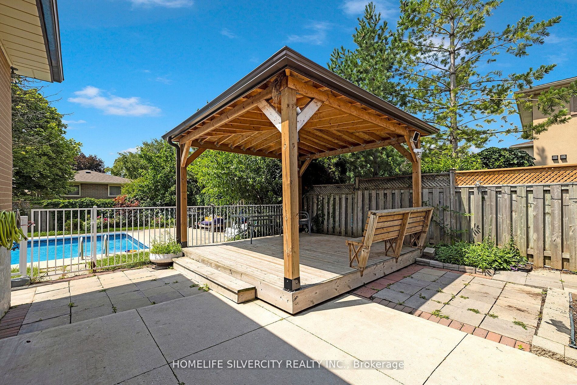 38 Inglewood Dr