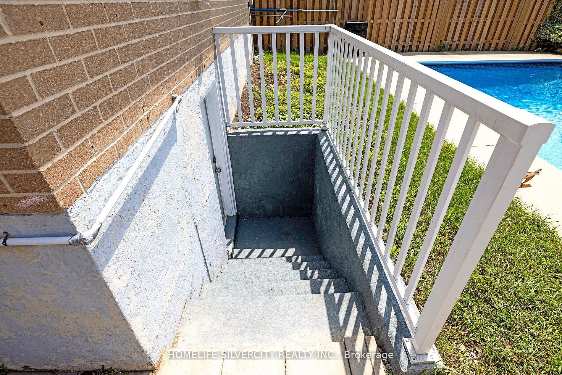 38 Inglewood Dr