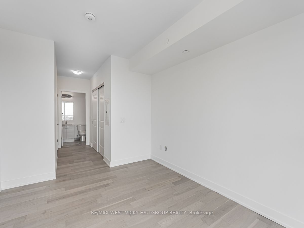 1063 Douglas Mccurdy Comm Circ, #1006