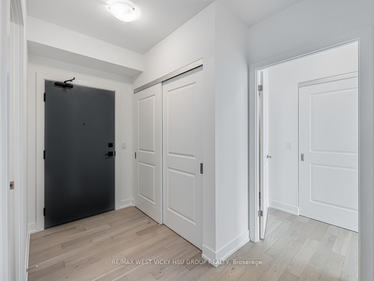 1063 Douglas Mccurdy Comm Circ, #1006