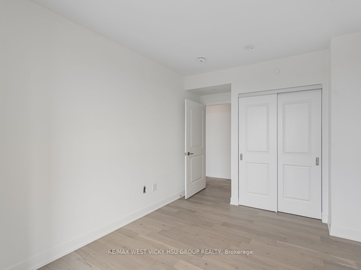 1063 Douglas Mccurdy Comm Circ, #1006
