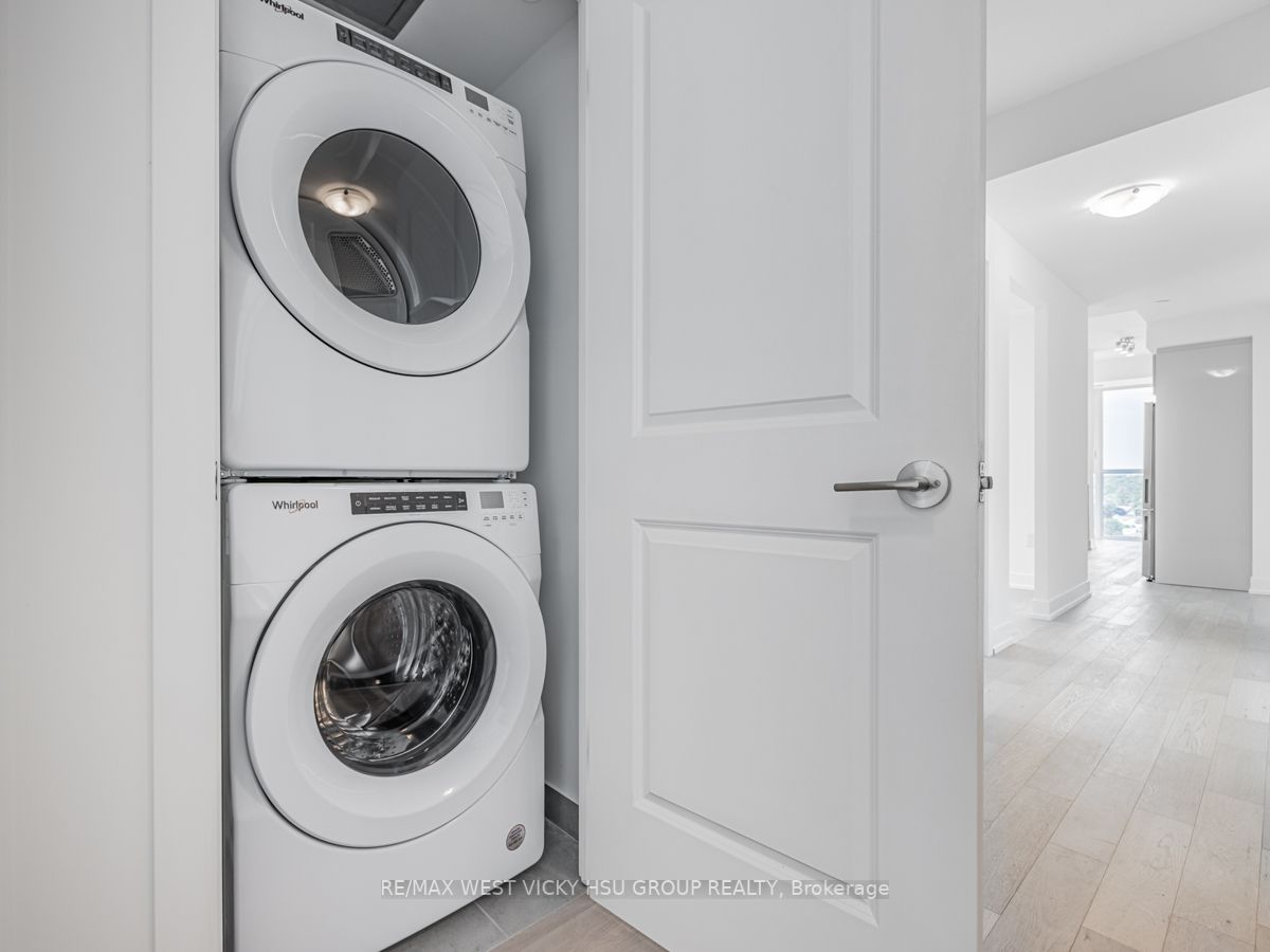 1063 Douglas Mccurdy Comm Circ, #1006