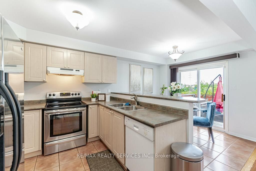 42 Rivermere Crt