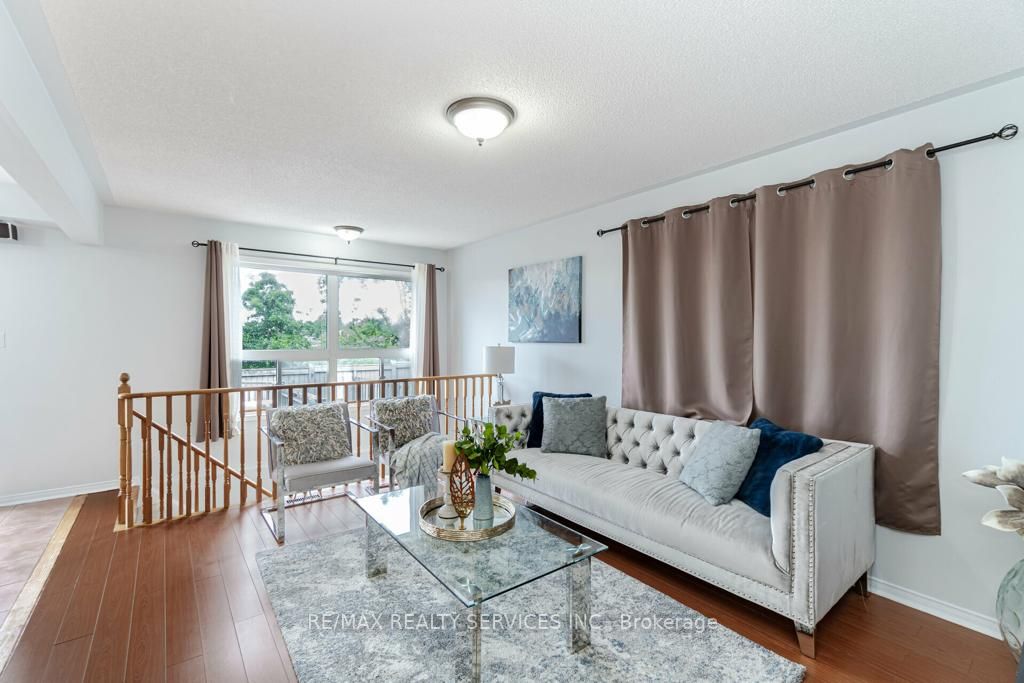 42 Rivermere Crt