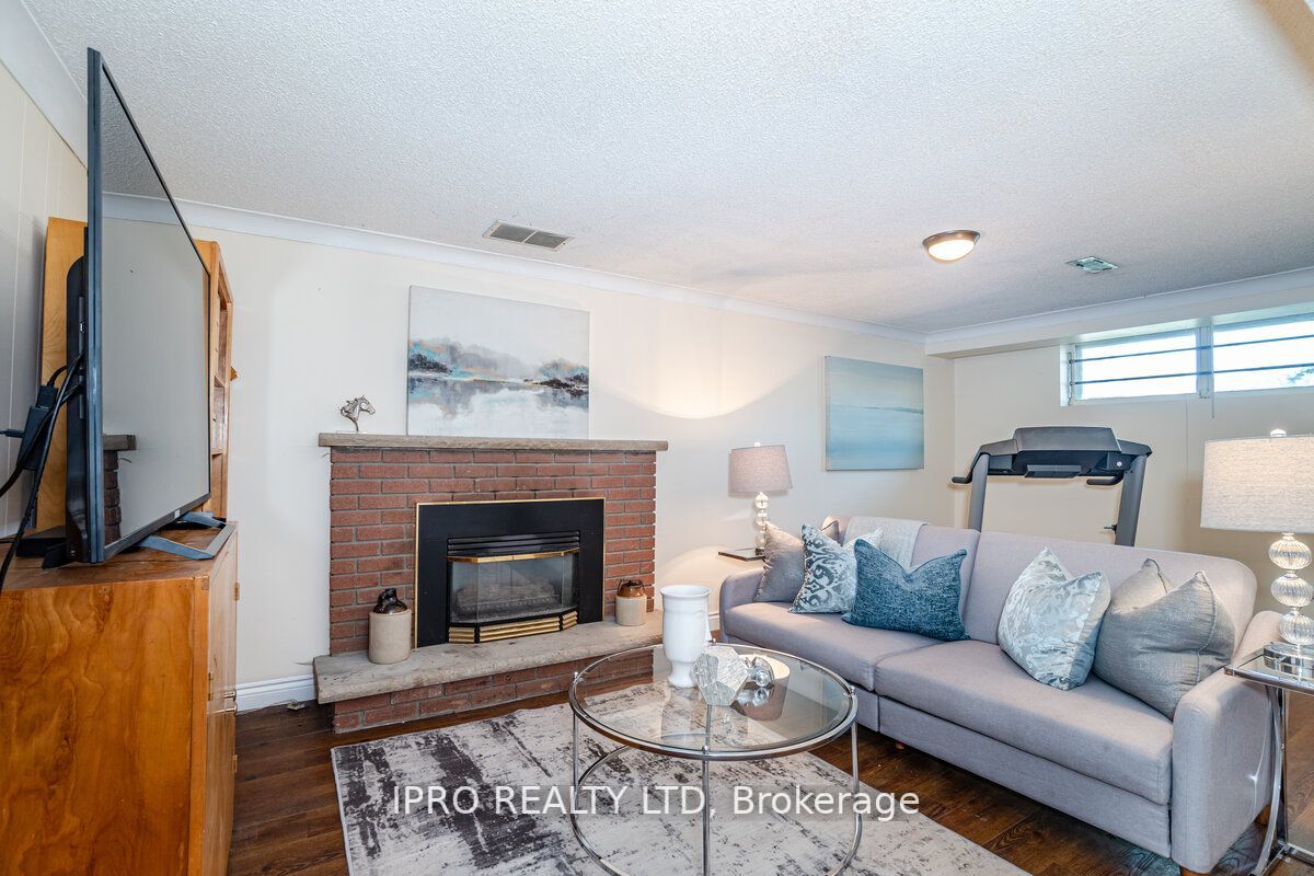219 Rutherford Road N