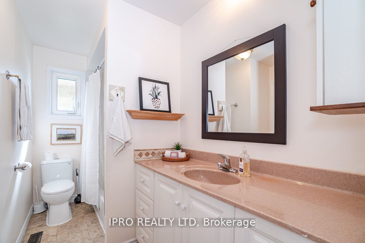 219 Rutherford Road N