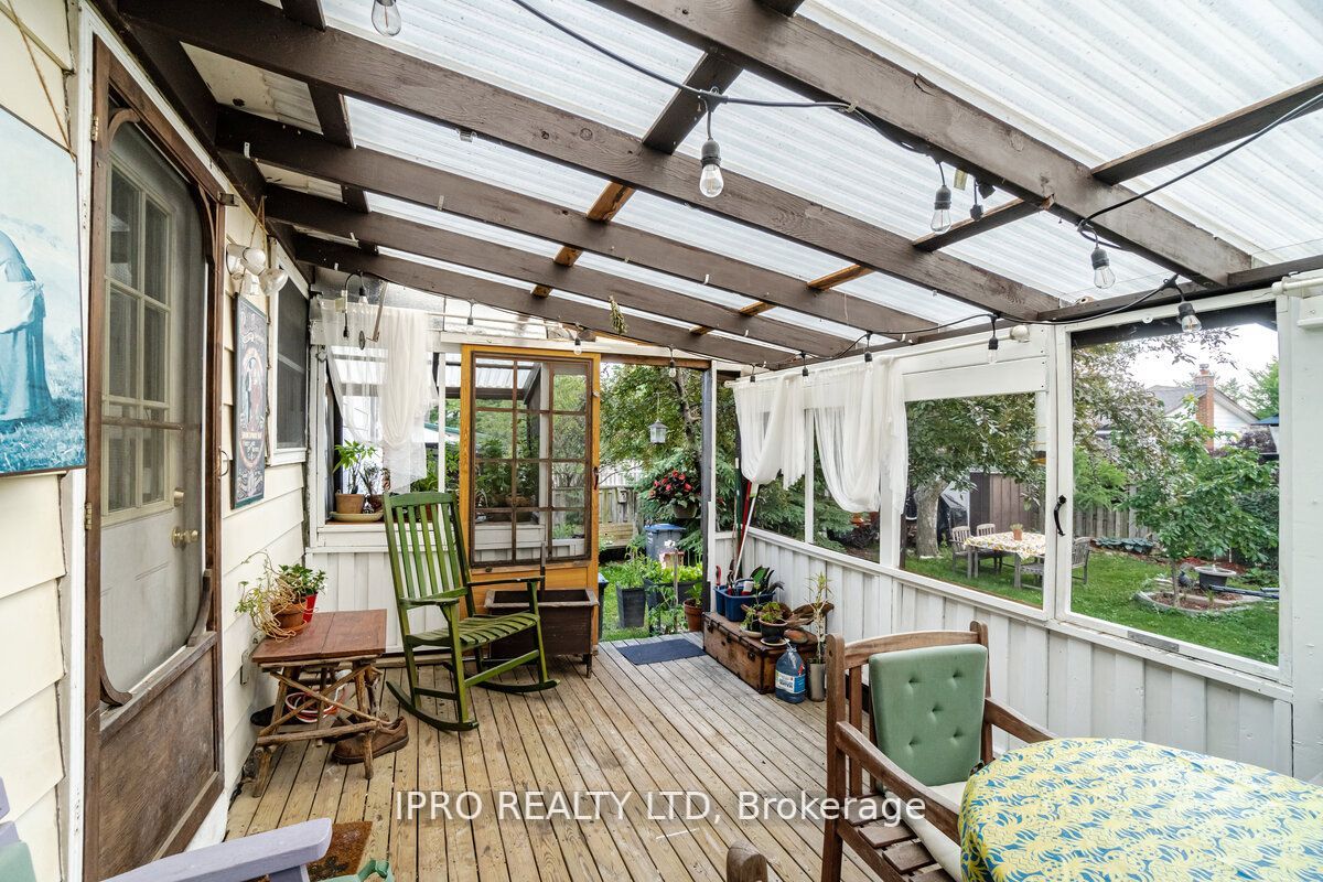 219 Rutherford Road N