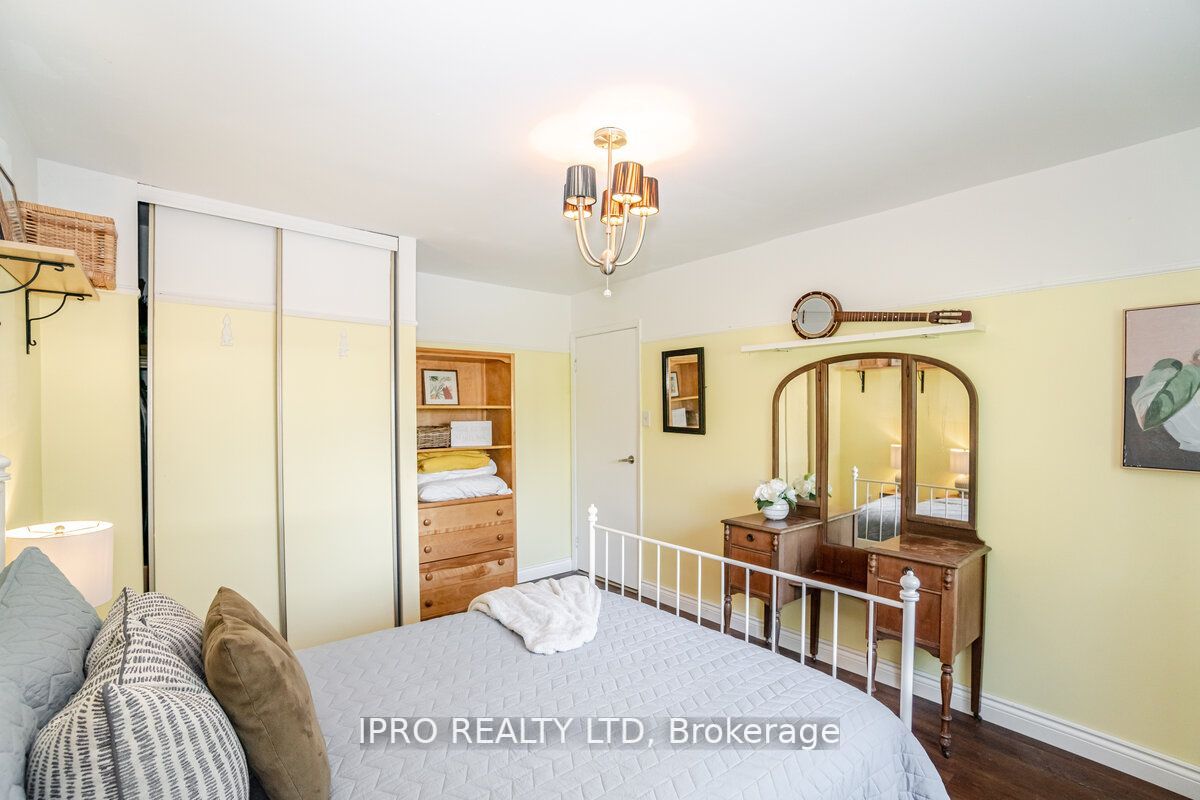 219 Rutherford Road N
