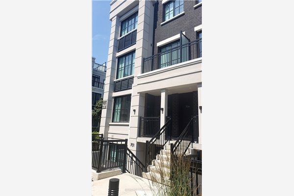 665 Cricklewood Dr, Mississauga