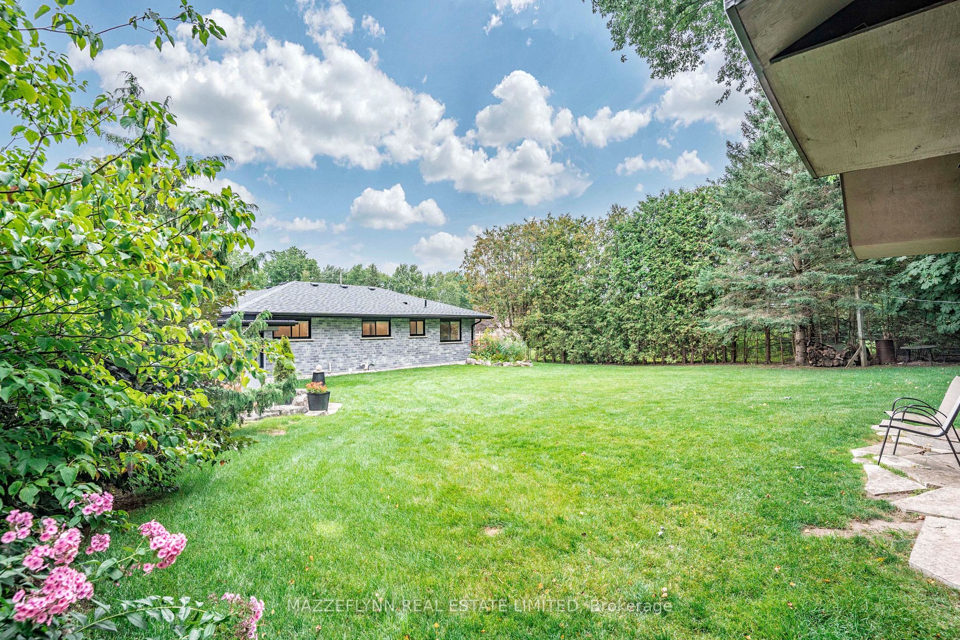 11 Maple Grove Road