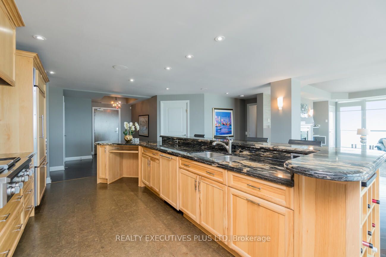 1055 Southdown Rd W, #Ph10