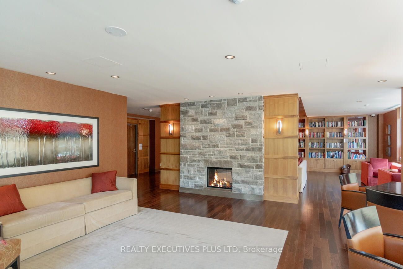 1055 Southdown Rd W, #Ph10