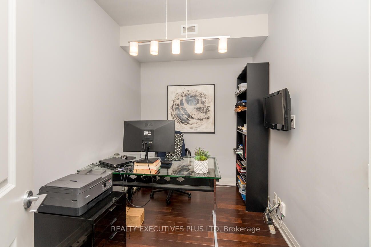 1055 Southdown Rd W, #Ph10