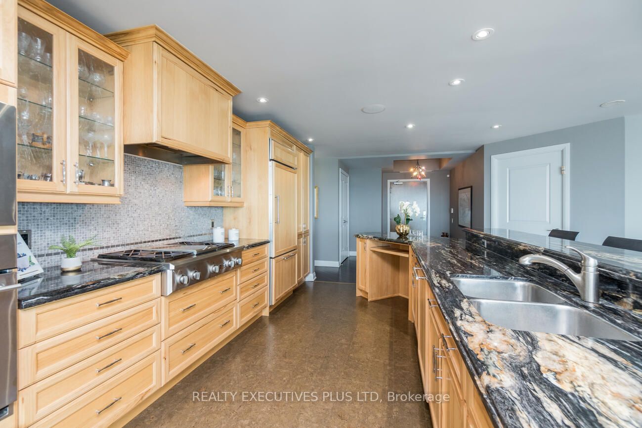 1055 Southdown Rd W, #Ph10