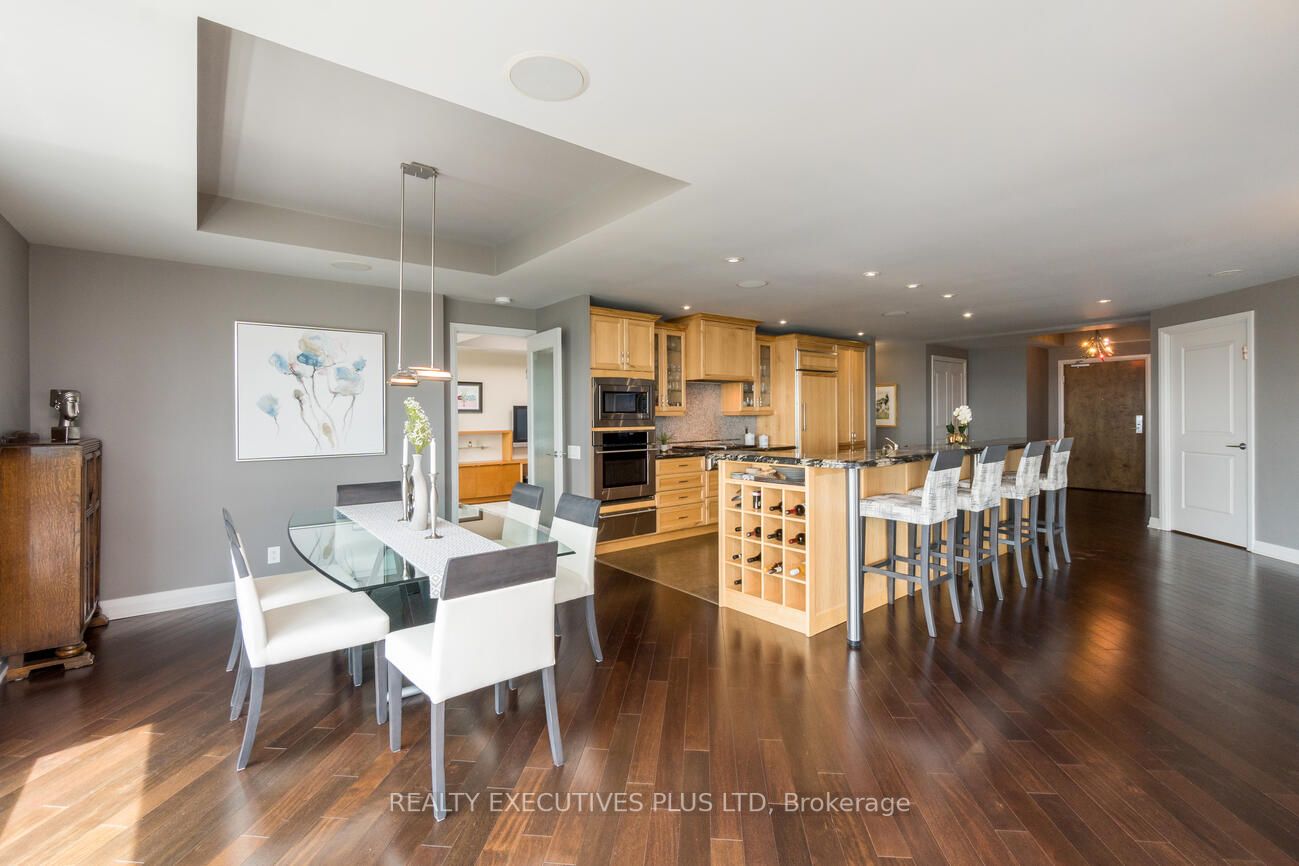 1055 Southdown Rd W, #Ph10