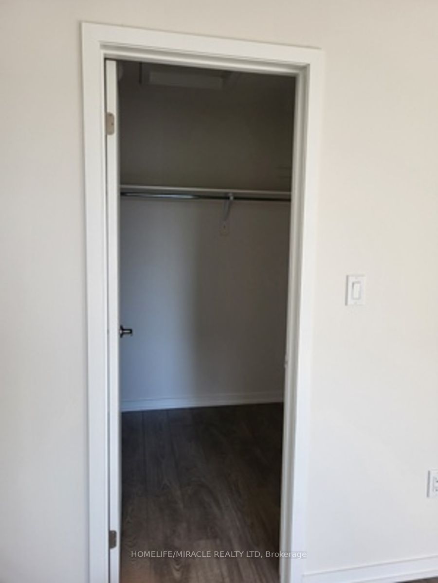 3 Lambert Lane N