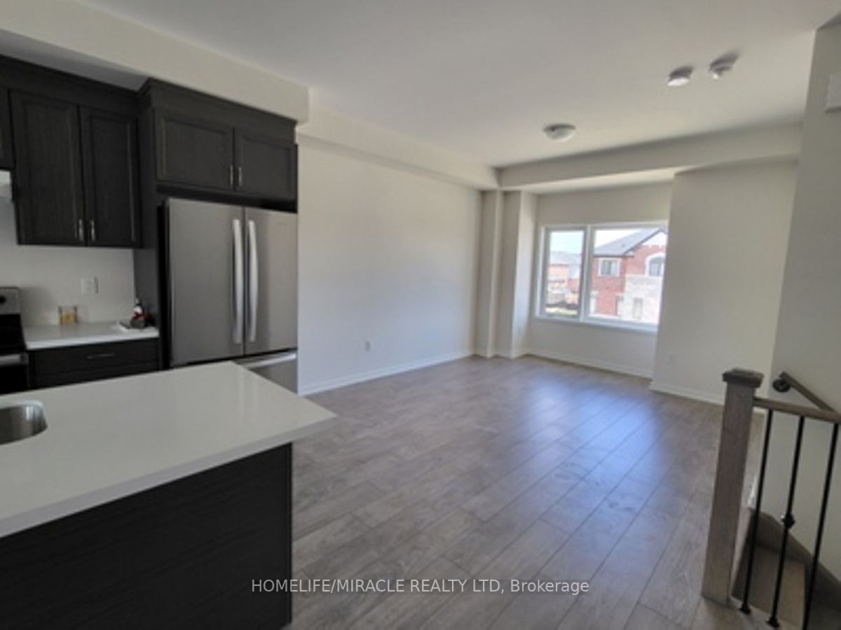 3 Lambert Lane N