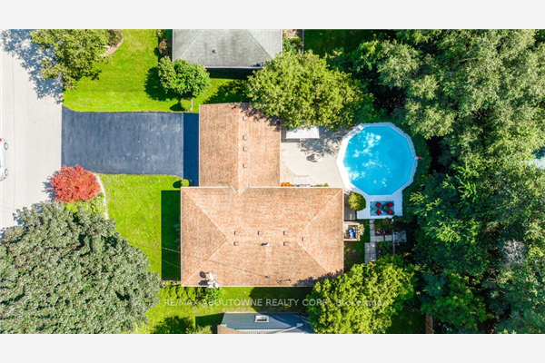 908 Partridge Dr, Burlington