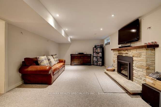1270 Rose Crt