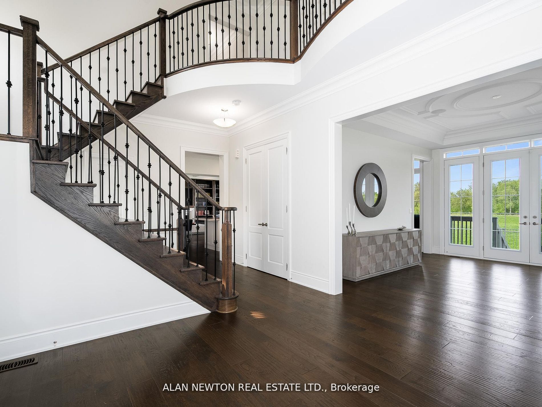276 Amos Dr