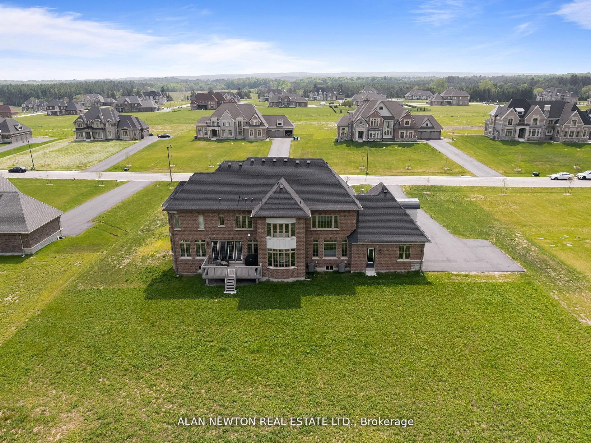 276 Amos Dr