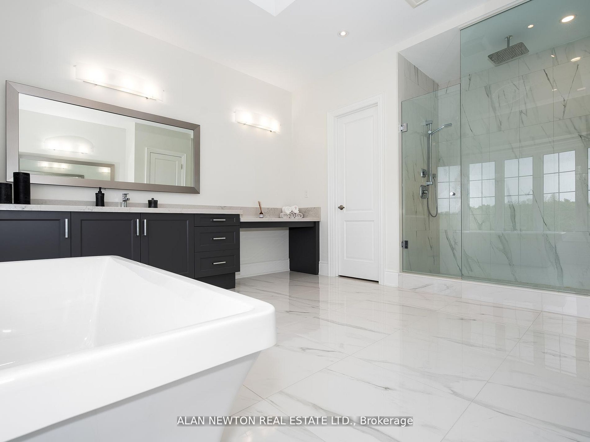 276 Amos Dr
