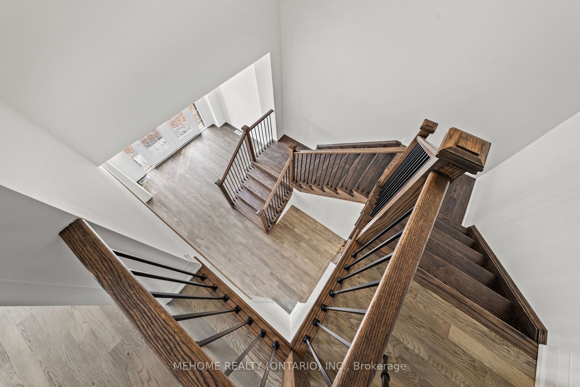 1312 Aymond Cres