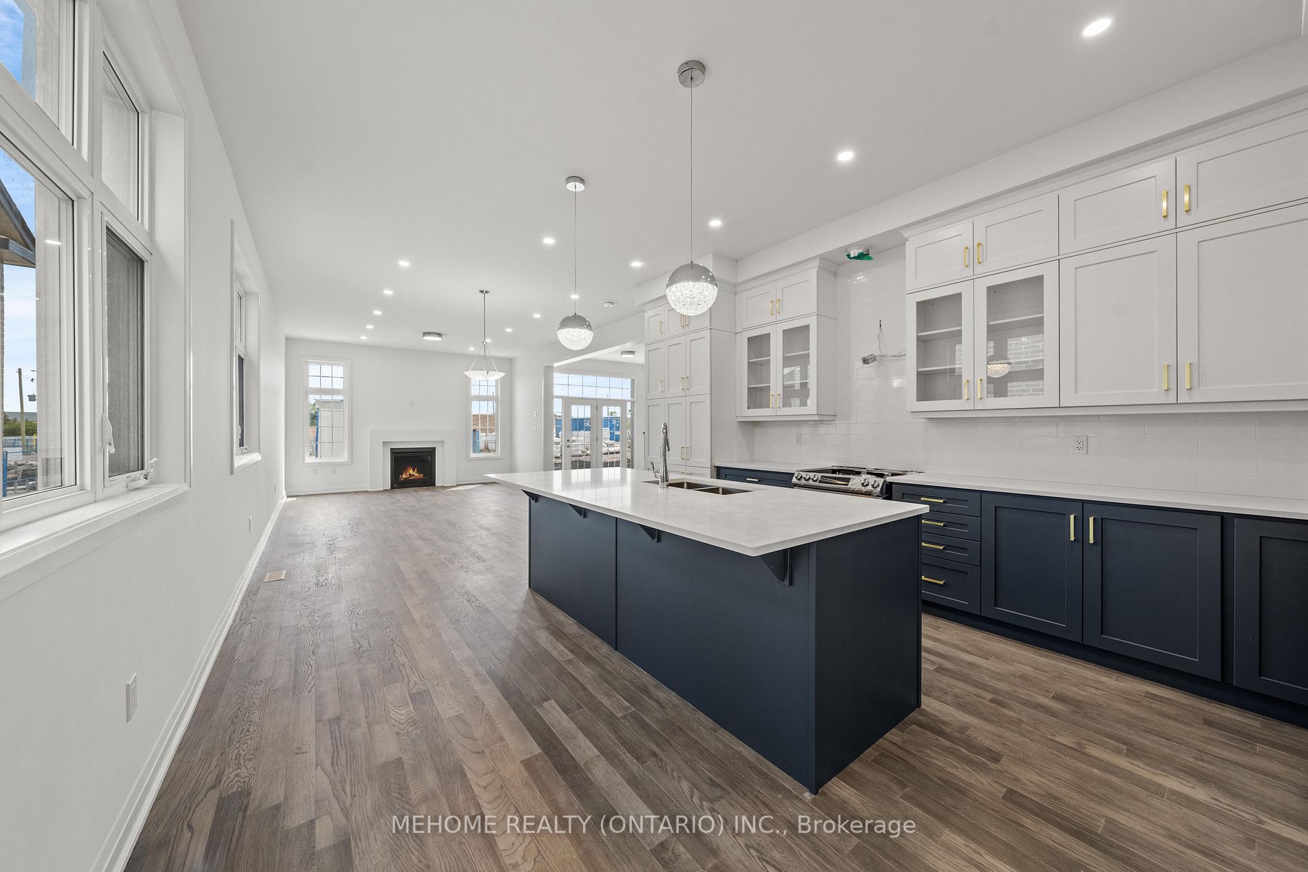 1312 Aymond Cres