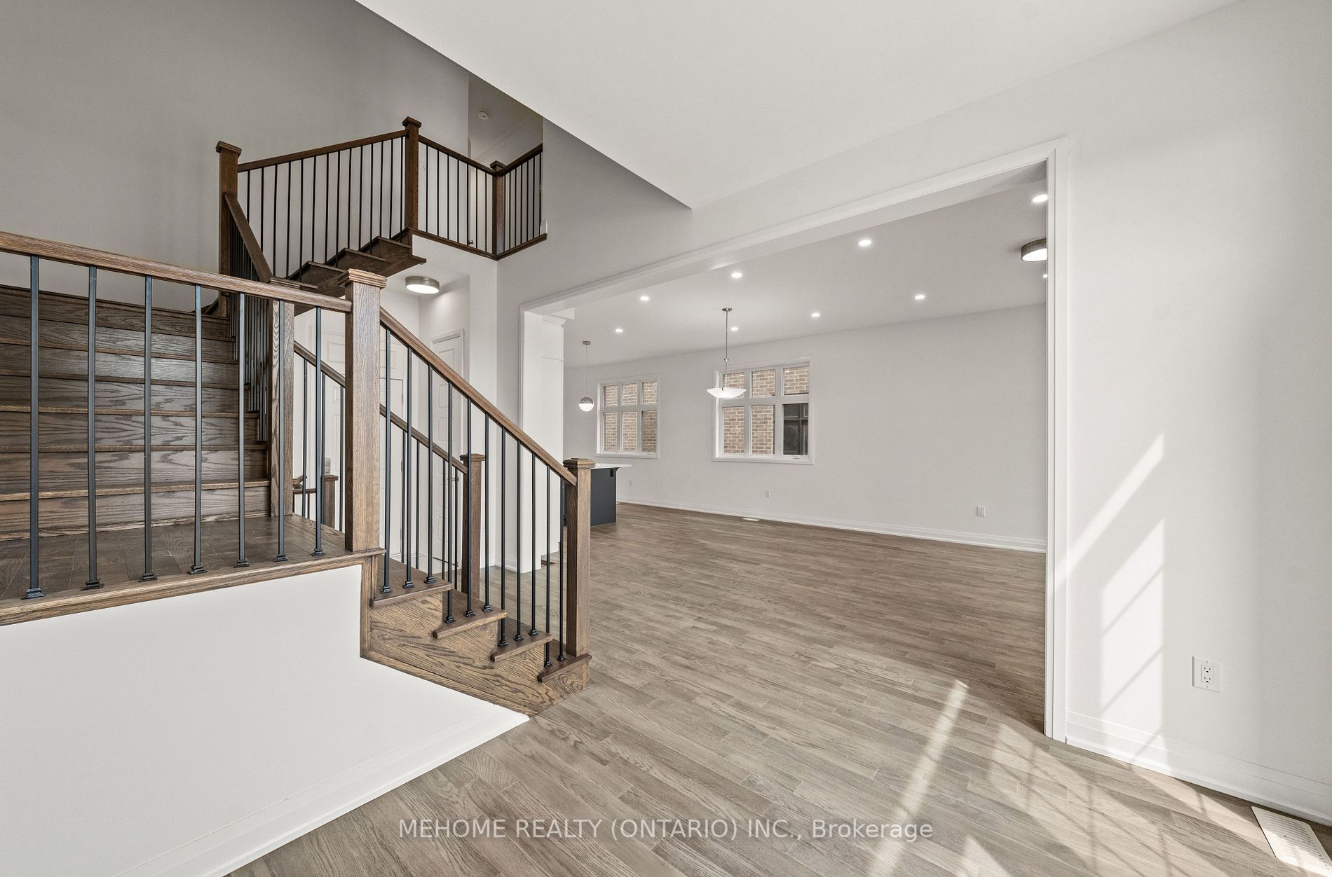 1312 Aymond Cres