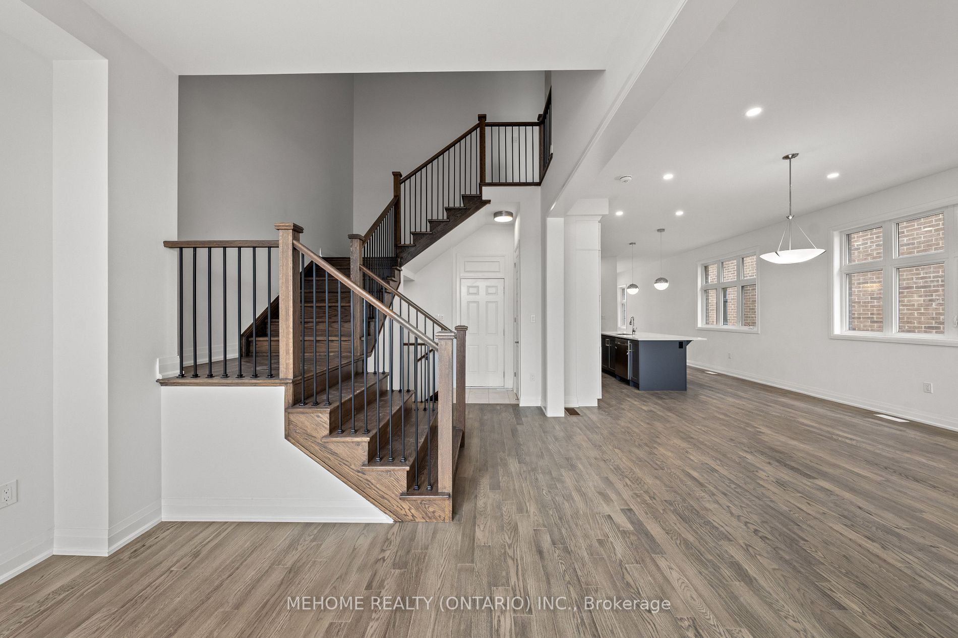 1312 Aymond Cres