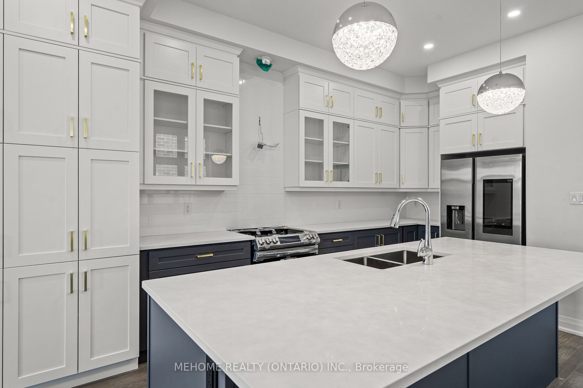 1312 Aymond Cres