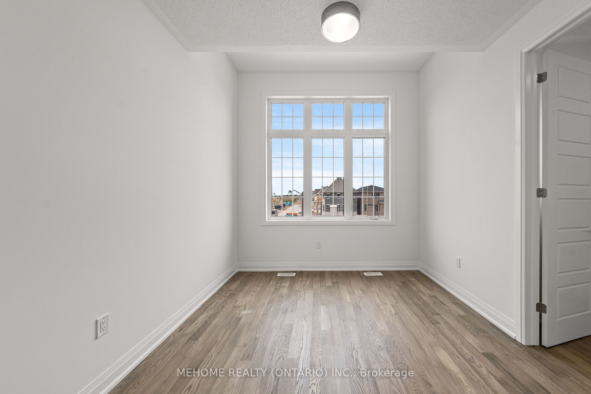 1312 Aymond Cres
