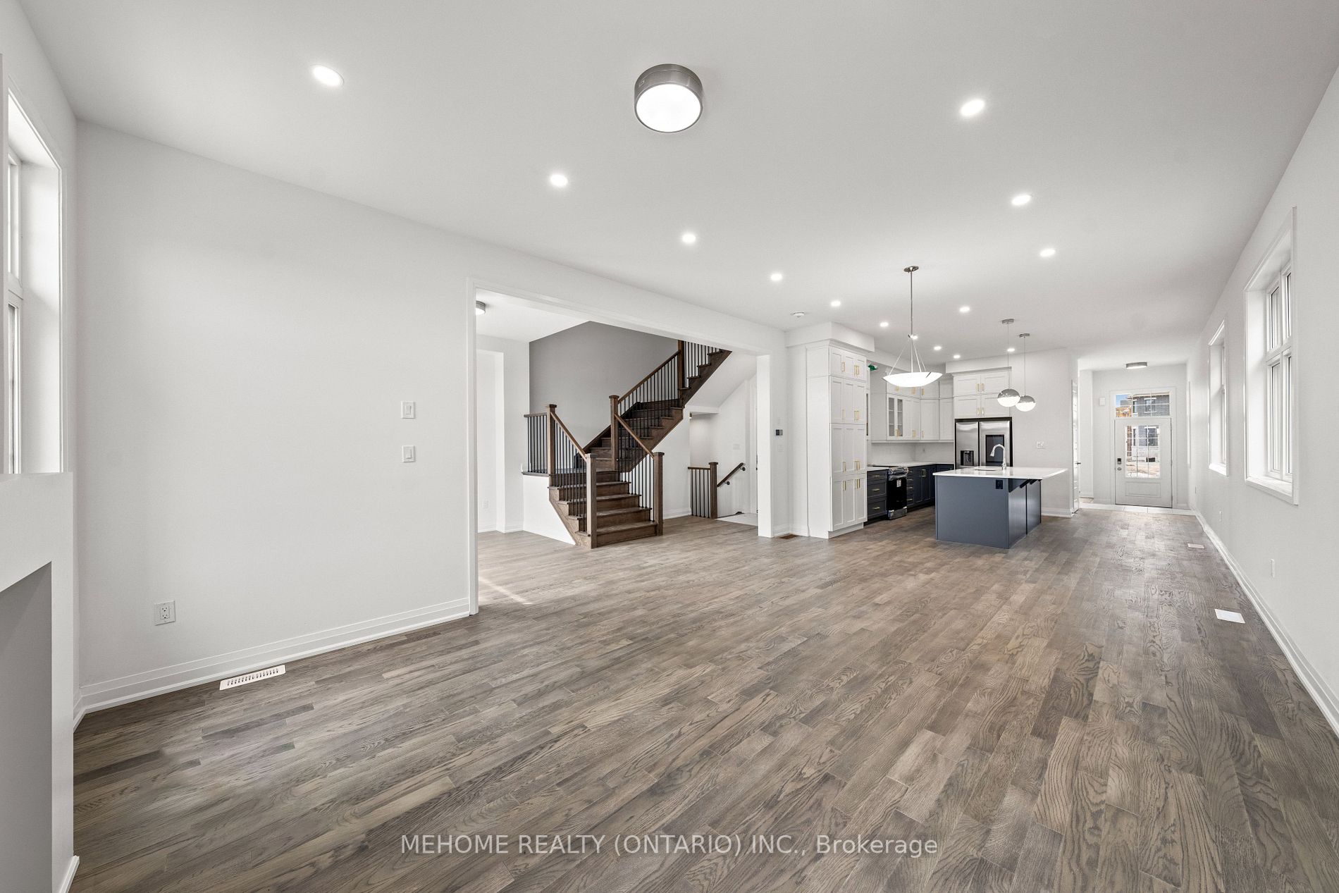 1312 Aymond Cres