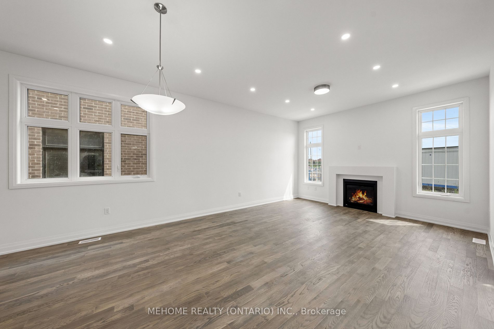 1312 Aymond Cres