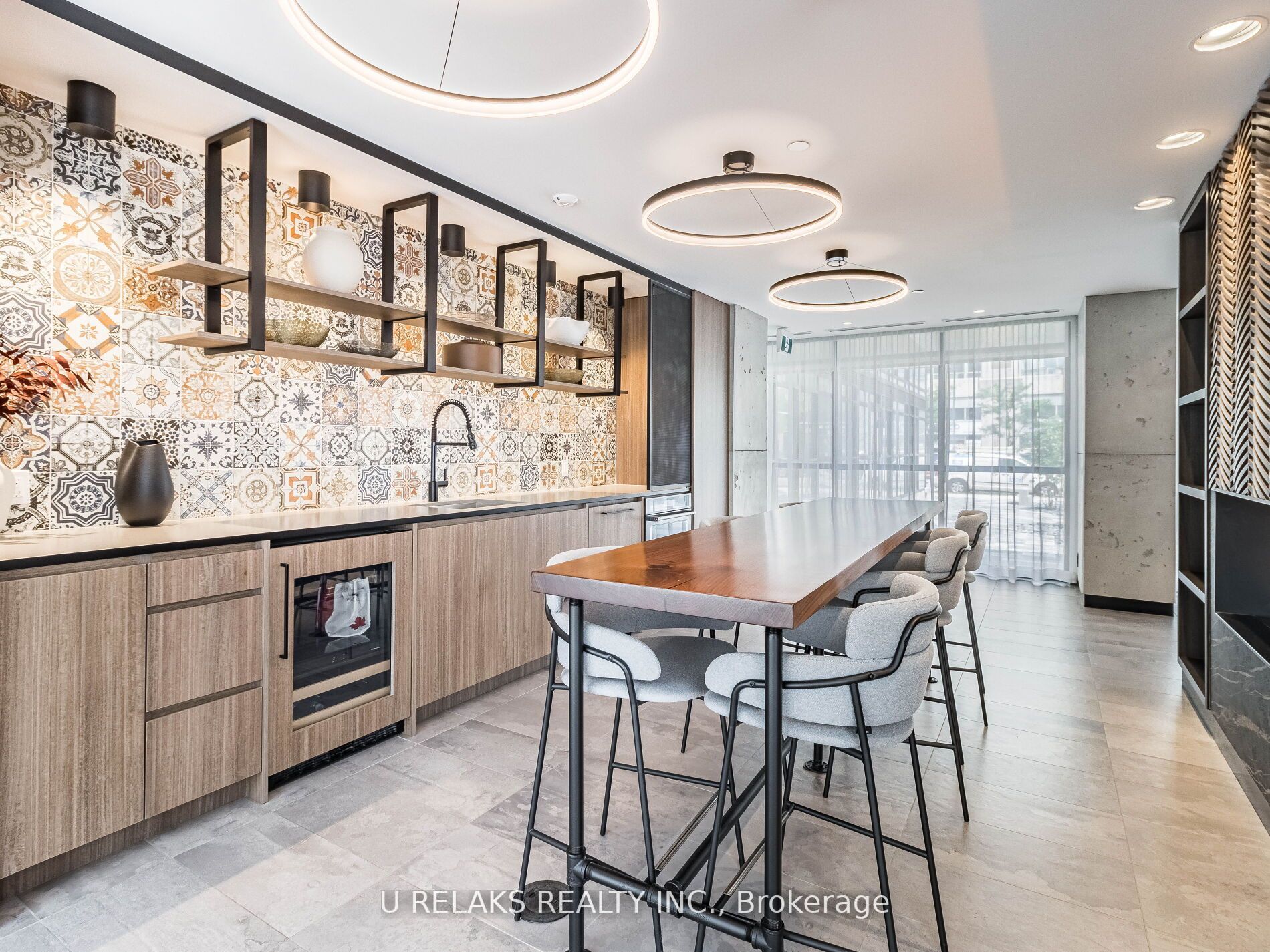 251 Manitoba St, #322