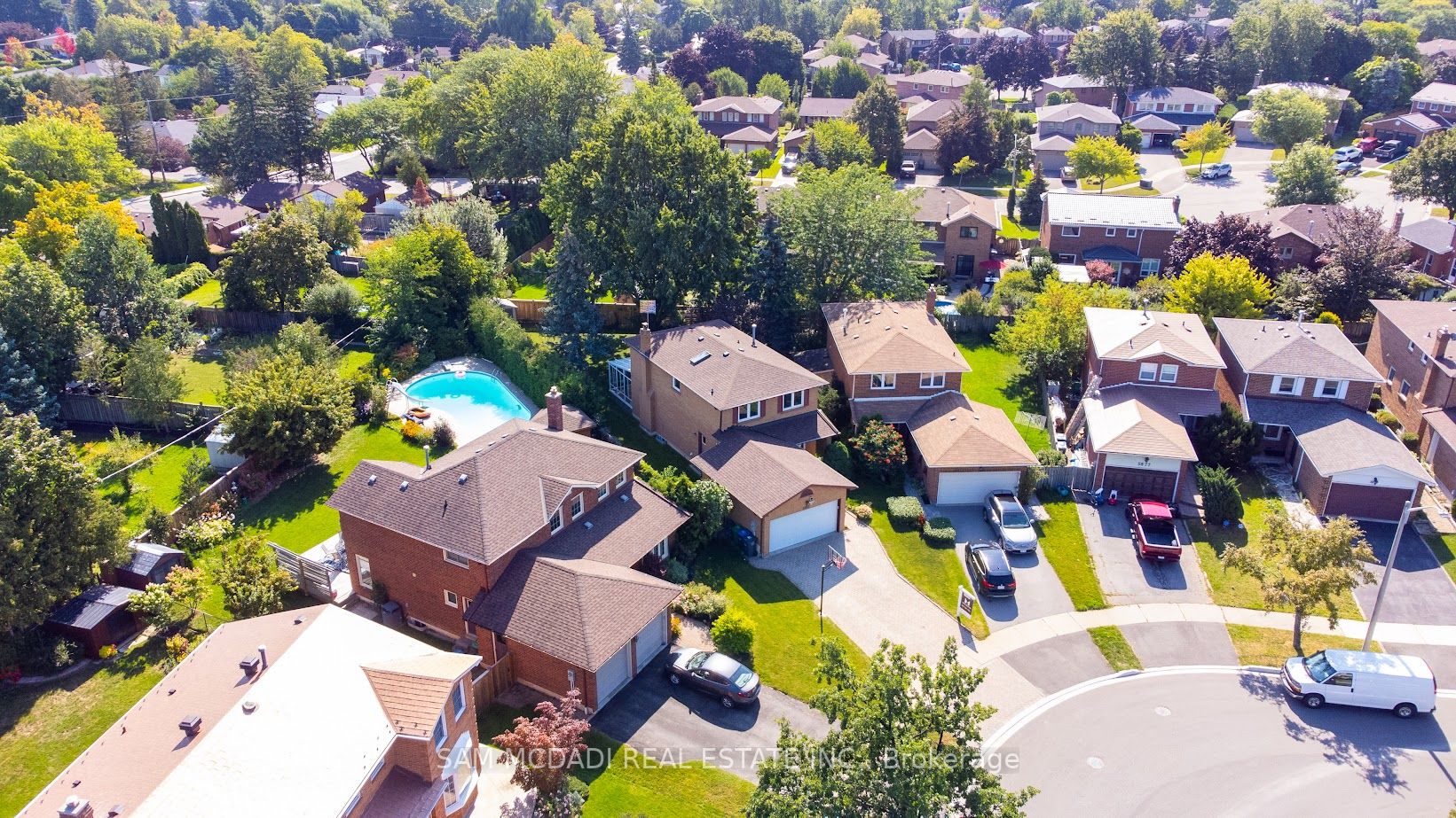 5883 Rayshaw Cres