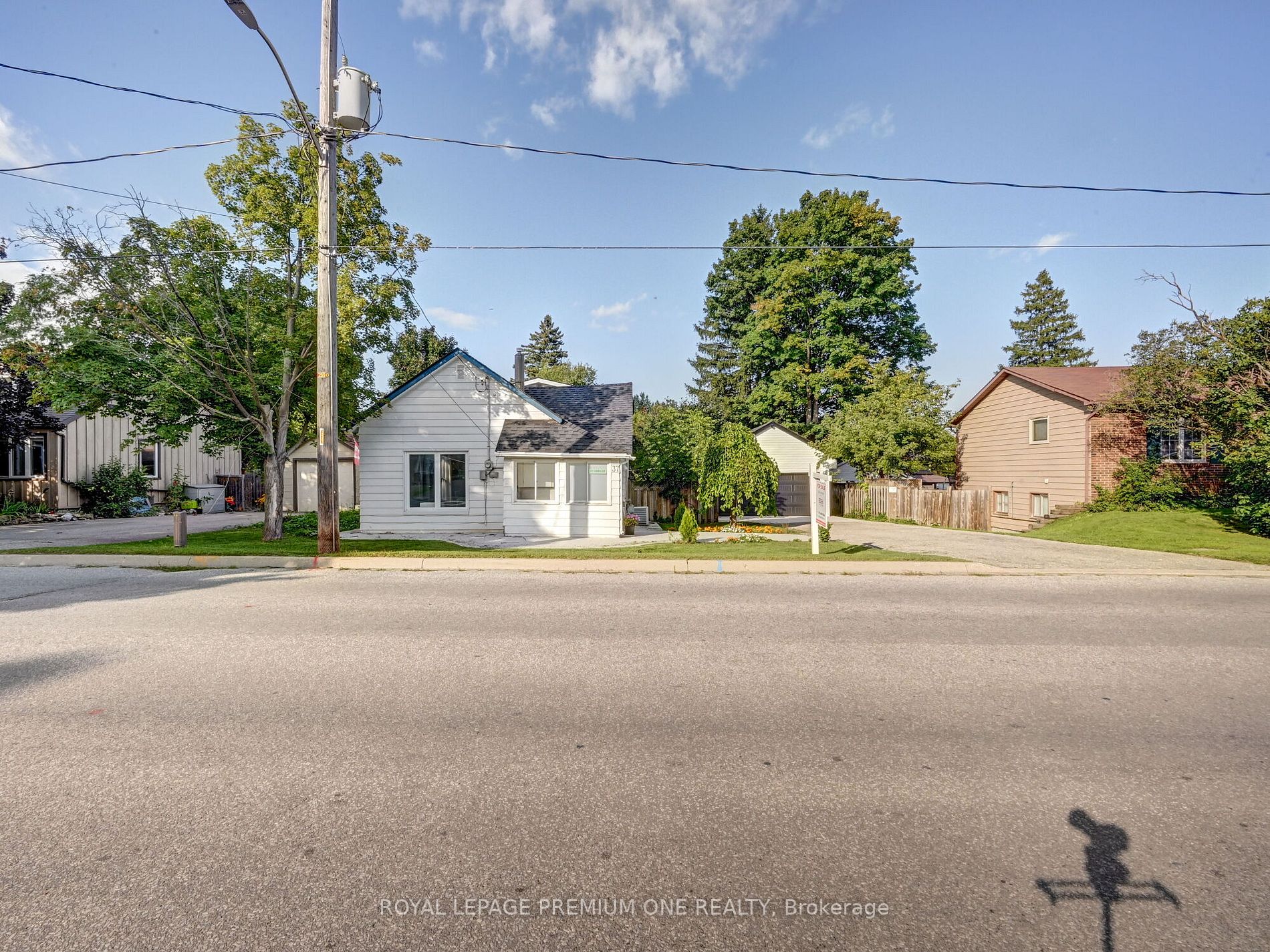 37 John St