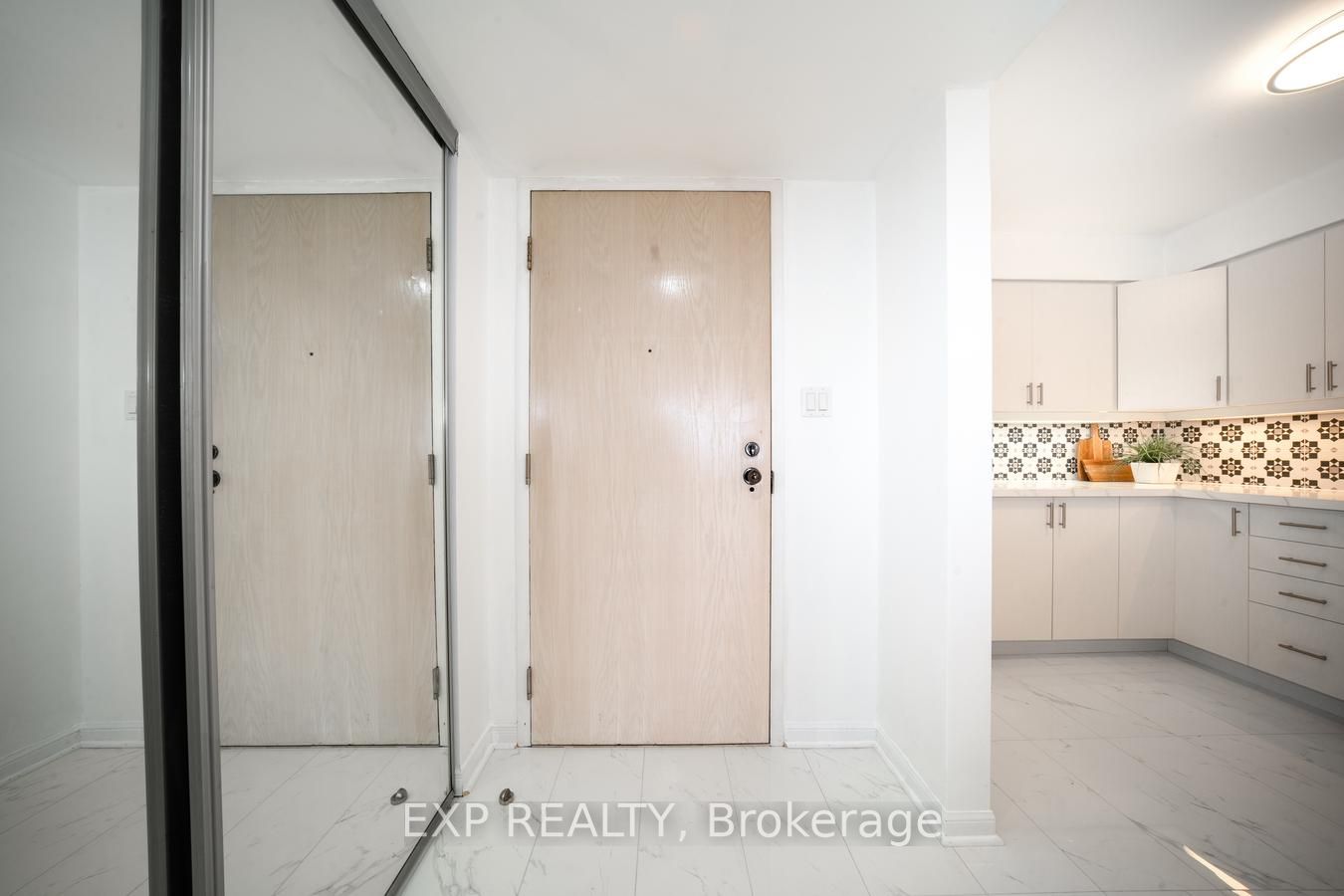 50 Eglinton Ave W, #1110
