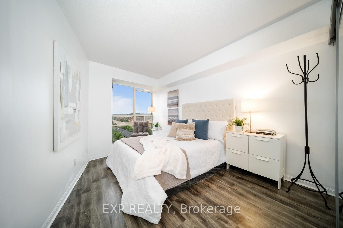 50 Eglinton Ave W, #1110
