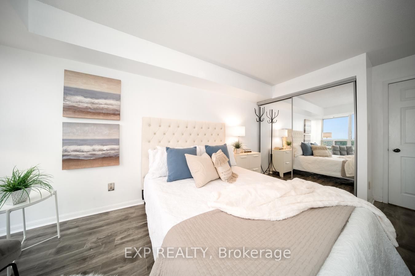 50 Eglinton Ave W, #1110