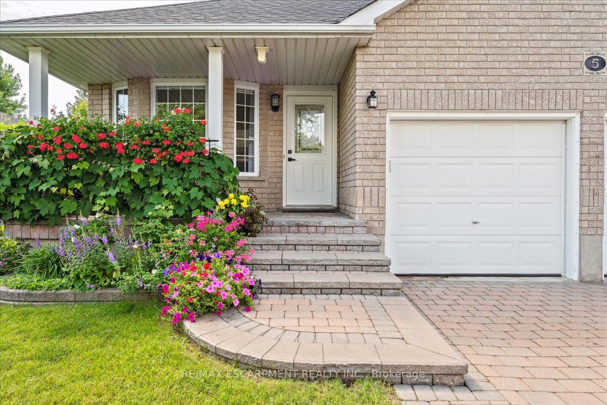 5 Beardmore Cres