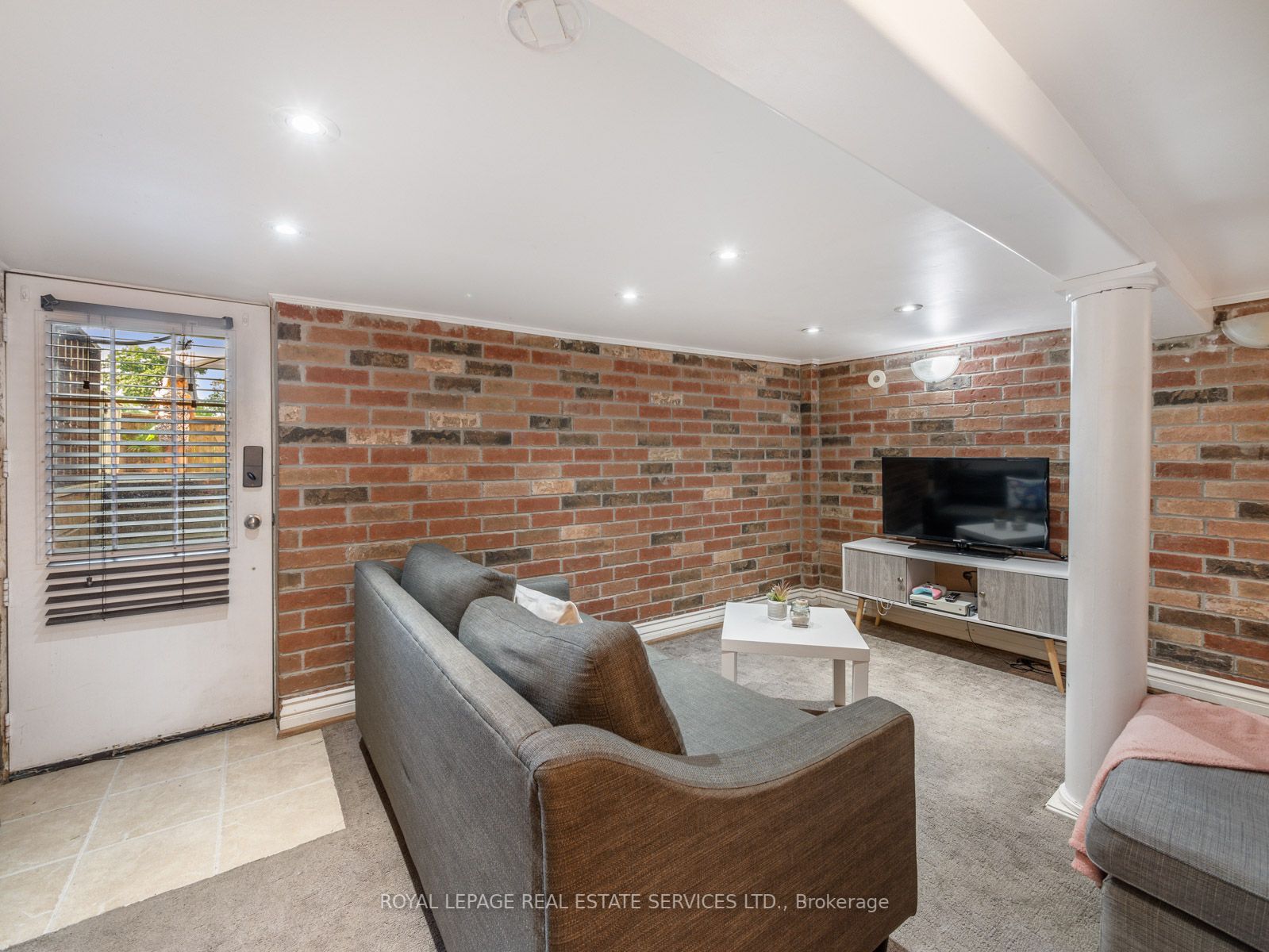 30 Aileen Ave