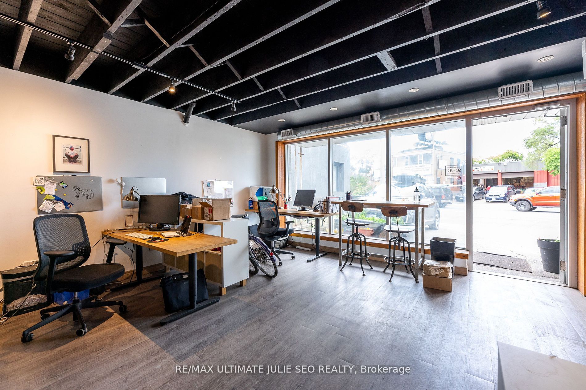 3519 Dundas St W