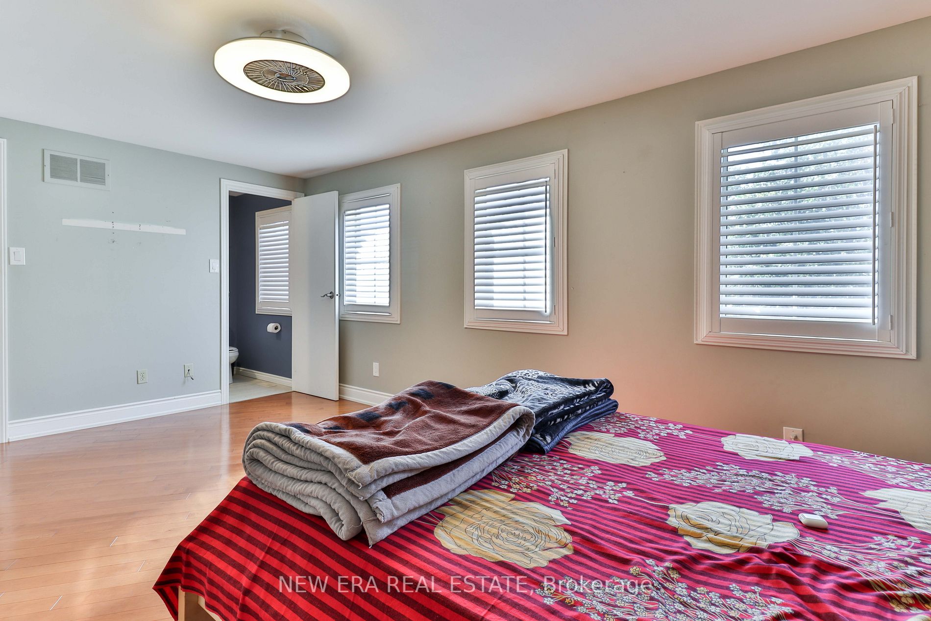 30 Myrtle Crt