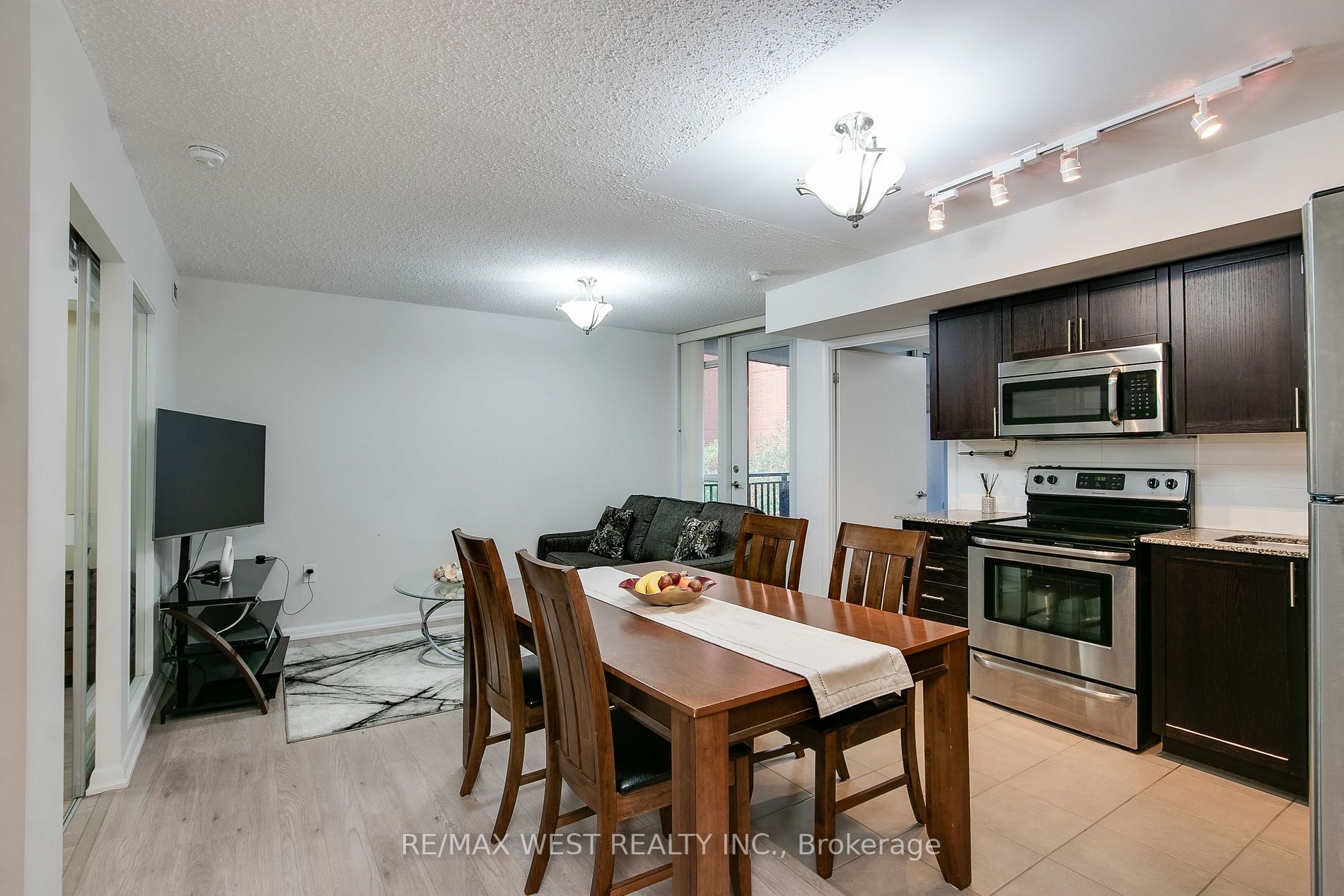 800 Lawrence Ave W, #401